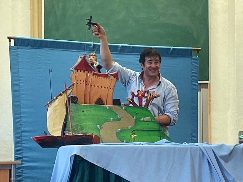 Dřevěné divadlo v družině