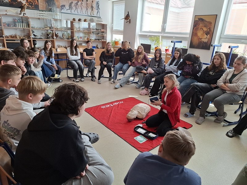 První pomoc do škol