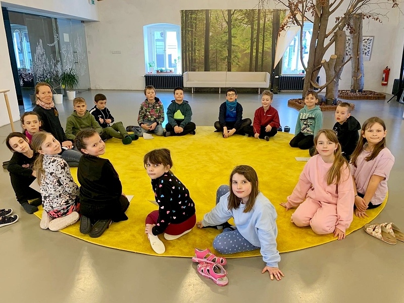 Učení plné bylinek a ptačího zpěvu